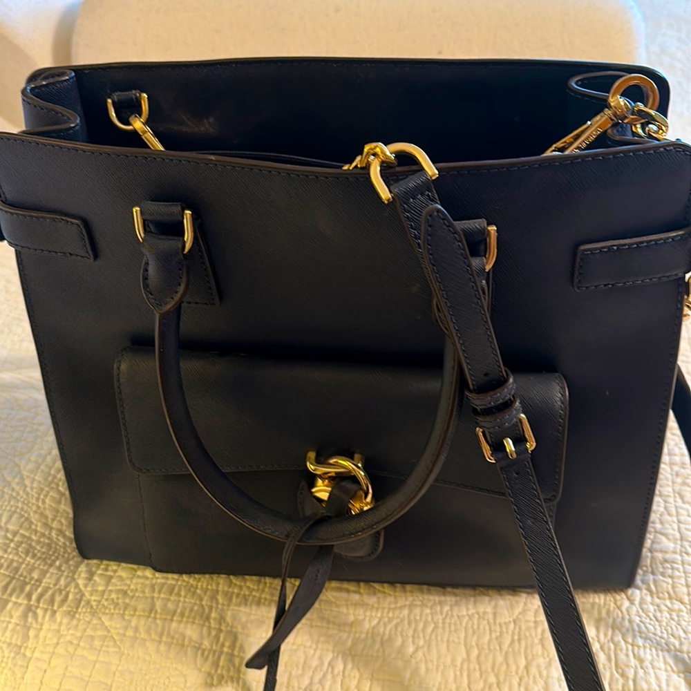 Navy Michael Kors purse in good condition, dust bag, detachable shoulder strap.